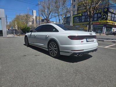 AUDI S8 - 9