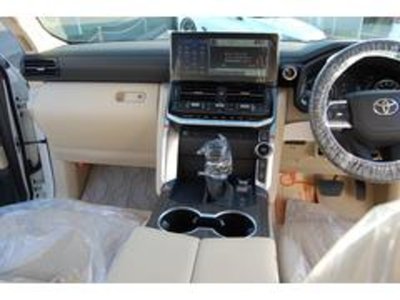 TOYOTA LAND CRUISER 300 - 7