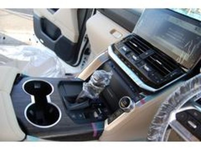 TOYOTA LAND CRUISER 300 - 8