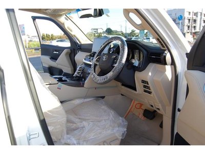 TOYOTA LAND CRUISER 300 - 6