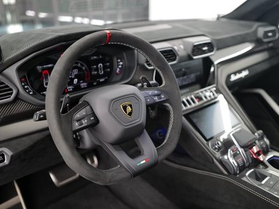 صورة 6 لـ 2025 Lamborghini URUS