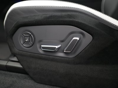 صورة 10 لـ 2025 Lamborghini URUS