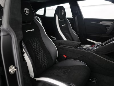 صورة 8 لـ 2025 Lamborghini URUS