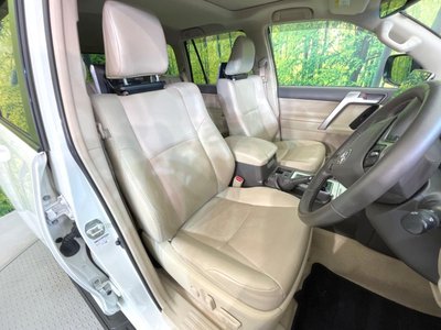 TOYOTA LAND CRUISER PRADO - 8