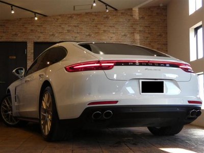 PORSCHE PANAMERA - 3