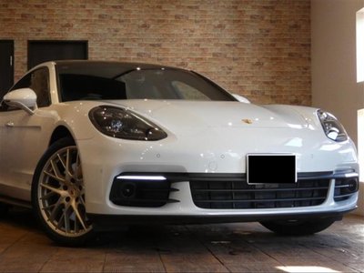 PORSCHE PANAMERA - 1