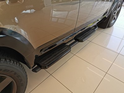 LAND ROVER DEFENDER - 10