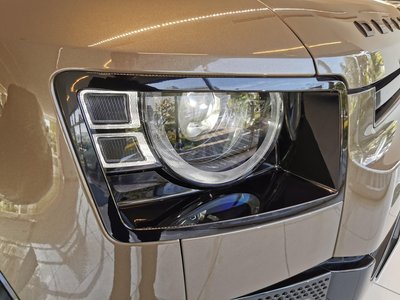 LAND ROVER DEFENDER - 8