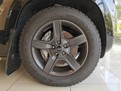 LAND ROVER DEFENDER - 9