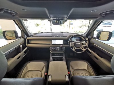 LAND ROVER DEFENDER - 4