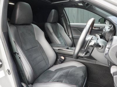 2022 Lexus IS photo 10