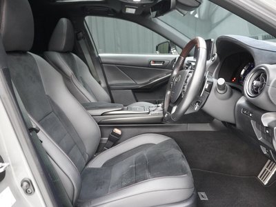 2022 Lexus IS photo 9