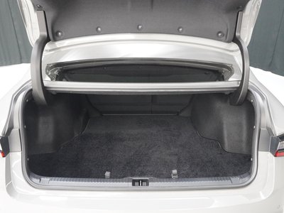 صورة مصغرة 14 لـ 2022 Lexus IS