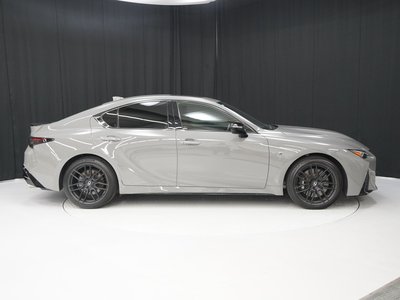 2022 Lexus IS photo 5