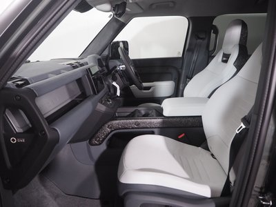 LAND ROVER DEFENDER - 9