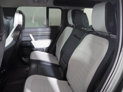 LAND ROVER DEFENDER - 10