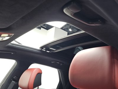 2022 Genesis GV70 — миниатюра 25