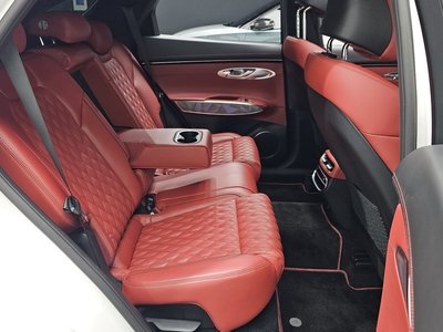 2022 Genesis GV70 — миниатюра 17