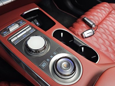 2022 Genesis GV70 — миниатюра 12