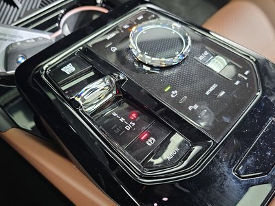 2025 BMW 5 SERIES photo 9