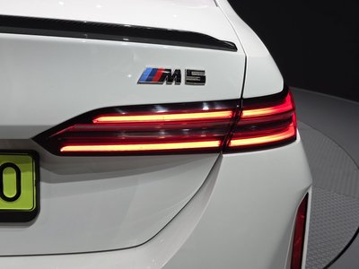 2025 BMW M5 — фото 10