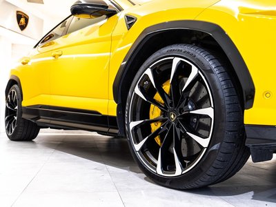LAMBORGHINI URUS - 9