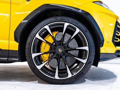 LAMBORGHINI URUS - 10
