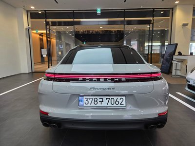 PORSCHE PANAMERA - 3