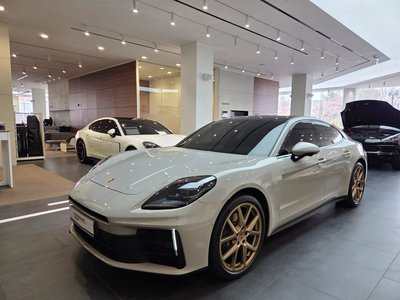 PORSCHE PANAMERA - 1