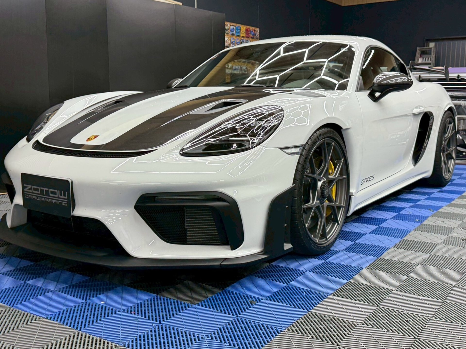 PORSCHE 718 CAYMAN - View 1