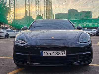 PORSCHE PANAMERA - 8