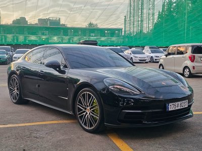 PORSCHE PANAMERA - 9