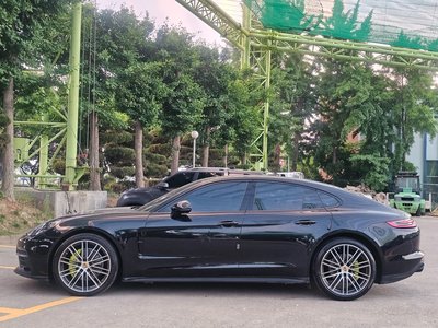 PORSCHE PANAMERA - 4