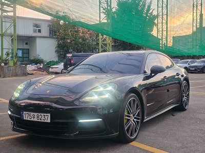 PORSCHE PANAMERA - 1