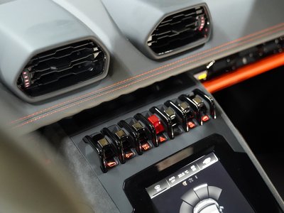 2024 Lamborghini HURACAN — миниатюра 12