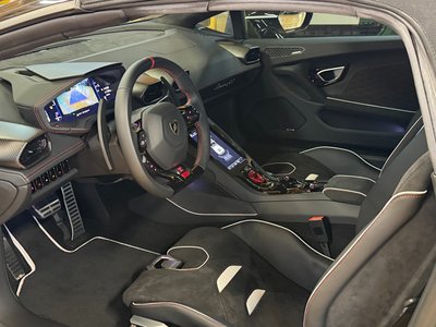 صورة 10 لـ 2023 Lamborghini HURACAN