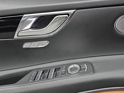 2024 Genesis GV80 thumbnail 25