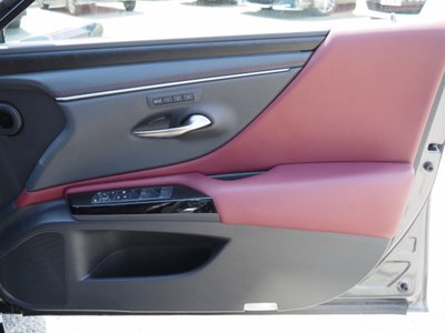 صورة مصغرة 64 لـ 2024 Lexus ES
