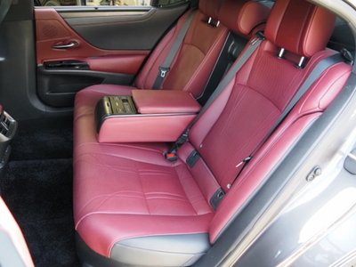 صورة مصغرة 32 لـ 2024 Lexus ES