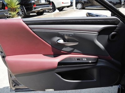 صورة مصغرة 63 لـ 2024 Lexus ES