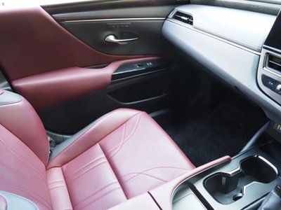 صورة مصغرة 69 لـ 2024 Lexus ES