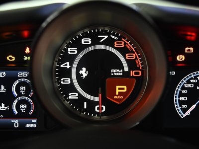 FERRARI F8 TRIBUTO - 10