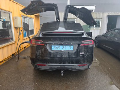 TESLA MODEL X - 4