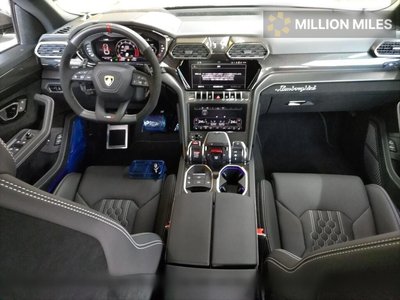 LAMBORGHINI URUS - 3