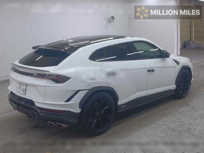 LAMBORGHINI URUS - 5