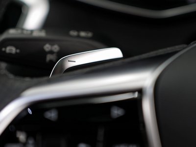 صورة مصغرة 32 لـ 2025 AUDI S6