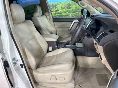 TOYOTA LAND CRUISER PRADO - 8