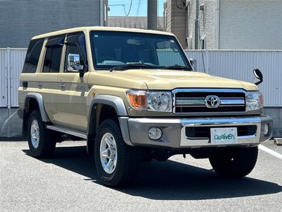 TOYOTA LAND CRUISER 70 - 4