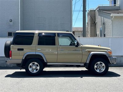TOYOTA LAND CRUISER 70 - 6