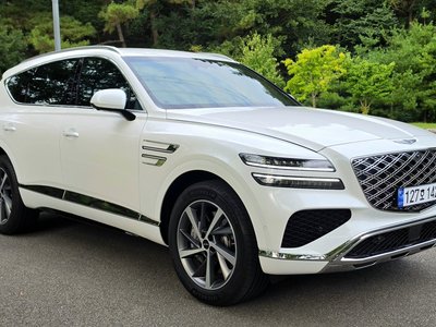2025 Genesis GV80 photo 2